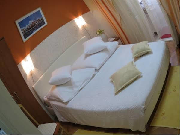Guesthouse Vrlic Spalato Esterno foto
